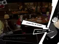 Ryuji y Ann discuten en Persona 5 Royal. El protagonista, Joker, observa. Un día de Jueves.