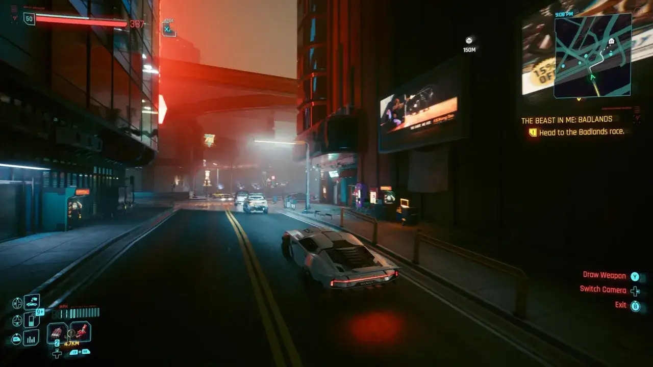 Un coche deportivo blanco avanza por una calle de Night City, guiado por un mapa en pantalla. Es tu guía Cyberpunk 2077 para la carrera de Badlands.