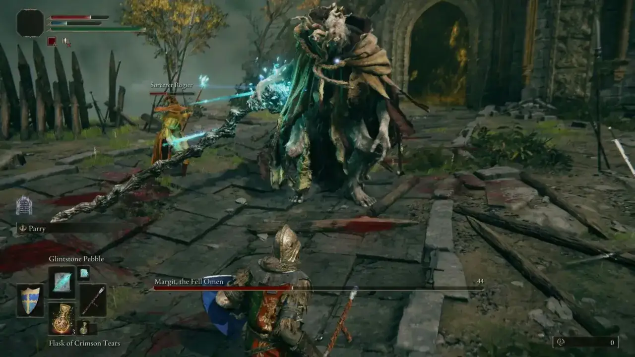 Un jugador se enfrenta a Margit, el Omen Caído, uno de los jefes de Elden Ring. Sorcerer Rogier ayuda en la batalla.