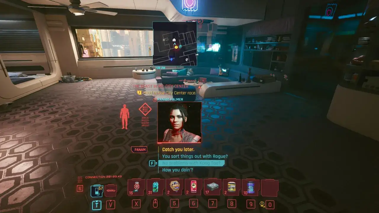 Interior futurista con interfaz de juego, personaje femenino y elementos de cyberpunk mods.